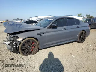 2022 BMW M5 z VIN WBS83CH03NCH66564, wystawiony jako Copart lot #74811394 z przebiegiem 25 036 mil mil oraz Szkoda całkowita • Salvage title. Historia ofert i sprzedaży dostępna na DreamBid. Obrazek 1.