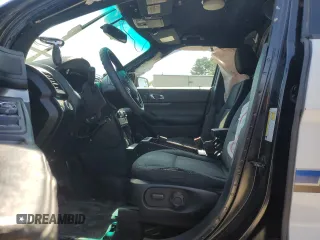 2016 Ford Police Interceptor Utility z VIN 1FM5K8AR3GGA86817, wystawiony jako Copart lot #56731755 z przebiegiem Nie podano mil oraz Szkoda całkowita • Salvage title. Historia ofert i sprzedaży dostępna na DreamBid. Obrazek 7.