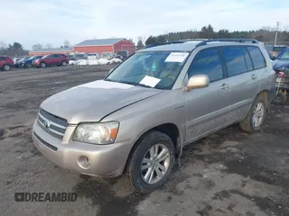 2007 Toyota Highlander Hybrid with VIN JTEGW21A370018109, listed as a IAAI auction lot 41410286 with 261,927 mi miles. Bid and sale history available at carsss.com. Image 2.