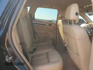 2016 Porsche Cayenne z VIN WP1AA2A27GLA08049, wystawiony jako Copart lot #87113884 z przebiegiem 125 603 mil mil oraz Szkoda całkowita • Salvage title. Historia ofert i sprzedaży dostępna na DreamBid. Obrazek 11.