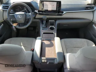 2022 Toyota Sienna LE z VIN 5TDBSKFCXNS060663, wystawiony jako Copart lot #52490575 z przebiegiem 48 466 mil mil oraz Szkody całkowita. Historia ofert i sprzedaży dostępna na DreamBid. Obrazek 8.