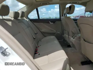 2011 Mercedes-Benz C 300 Sport z VIN WDDGF5EB8BA522981, wystawiony jako Copart lot #62497165 z przebiegiem 108 446 mil mil oraz Szkoda całkowita • Salvage title. Historia ofert i sprzedaży dostępna na DreamBid. Obrazek 10.