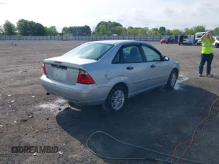 2005 Ford Focus S with VIN 1FAFP34N05W257702, listed as a IAAI auction lot 42023161 with 270,136 mi miles and . Bid and sale history available at carsss.com. Image 4.
