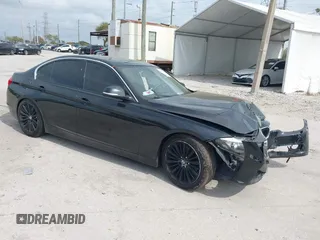2013 BMW 3 Series 328i xDrive с VIN WBA3B5C53DF591002, выставлен на аукционе IAAI как лот 38877599 с пробегом 136 098 миль миль и . История ставок и продаж доступна на DreamBid. Изображение 1.