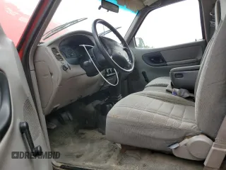 1996 Ford Ranger XL z VIN 1FTCR10A6TPB24531, wystawiony jako Copart lot #51973615 z przebiegiem 140 392 mil mil oraz Szkoda całkowita • Salvage title. Historia ofert i sprzedaży dostępna na DreamBid. Obrazek 7.