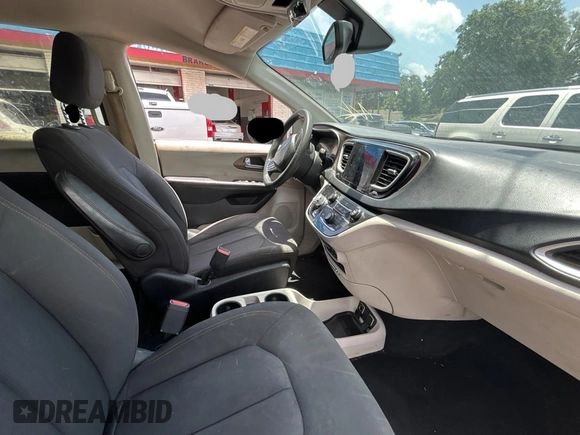 2017 Chrysler Pacifica Touring with VIN 2C4RC1DG1HR509799, listed as a Copart auction lot 60269185 with 165,931 mi miles and Clean title. Bid and sale history available at DreamBid. Image 5.