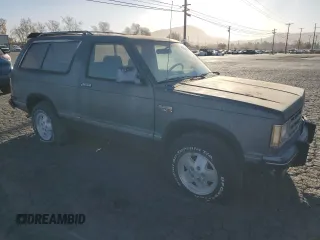1986 Chevrolet Blazer z VIN 1G8CT18RXG8180574, wystawiony jako Copart lot #87987925 z przebiegiem 82 571 mil mil oraz Szkoda całkowita • Salvage title. Historia ofert i sprzedaży dostępna na DreamBid. Obrazek 4.