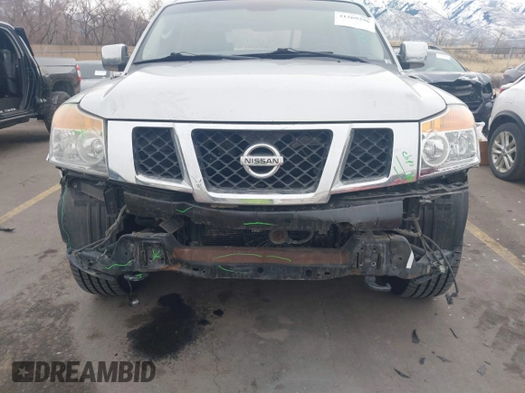 2008 Nissan Armada SE z VIN 5N1AA08C38N601641, wystawiony jako IAAI lot #41569296 z przebiegiem 223 865 mil mil oraz . Historia ofert i sprzedaży dostępna na DreamBid. Obrazek 6.