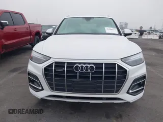 2024 Audi Q5 Premium Plus z VIN WA1BBAFY9R2044435, wystawiony jako IAAI lot #41210271 z przebiegiem 8 906 mil mil oraz . Historia ofert i sprzedaży dostępna na DreamBid. Obrazek 12.