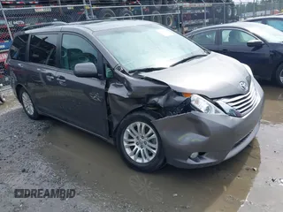 2017 Toyota Sienna XLE Auto Access Seat z VIN 5TDYZ3DC0HS814303, wystawiony jako IAAI lot #42358222 z przebiegiem 89 720 mil mil oraz . Historia ofert i sprzedaży dostępna na DreamBid. Obrazek 1.