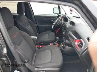 2017 Jeep Renegade Trailhawk z VIN ZACCJBCB9HPG55038, wystawiony jako IAAI lot #41737043 z przebiegiem 103 488 mil mil oraz . Historia ofert i sprzedaży dostępna na DreamBid. Obrazek 5.