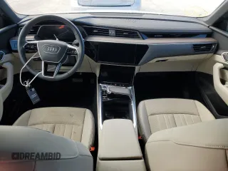 2024 Audi Q8 e-tron Sportback S line Premium Plus z VIN WA1CAAGE5RB013159, wystawiony jako Copart lot #73810634 z przebiegiem Nie podano mil oraz Nie do naprawy. Historia ofert i sprzedaży dostępna na DreamBid. Obrazek 8.