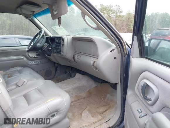 1997 GMC Yukon with VIN 1GKEK13R6VJ715421, listed as a IAAI auction lot 41811398 with 214,735 mi miles. Bid and sale history available at carsss.com. Image 5.