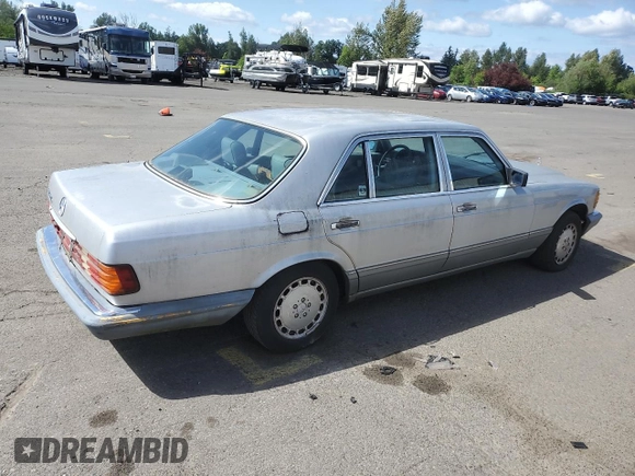 1986 Mercedes-Benz 560 z VIN WDBCA39D0GA245644, wystawiony jako Copart lot #56563485 z przebiegiem 231 797 mil mil oraz Tytuł czysty. Historia ofert i sprzedaży dostępna na DreamBid. Obrazek 3.