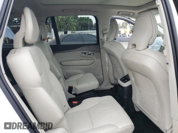 2023 Volvo XC90 Plus z VIN YV4H600N6P1975522, wystawiony jako Copart lot #57581404 z przebiegiem 6 683 mil mil oraz Szkoda całkowita • Salvage title. Historia ofert i sprzedaży dostępna na DreamBid. Obrazek 11.