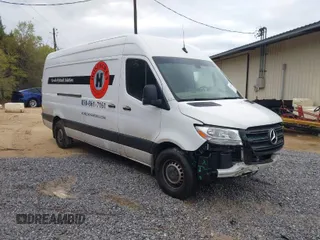 2022 Mercedes-Benz Sprinter Cargo with VIN W1Y4ECHY0NT116296, listed as a IAAI auction lot 41855833 with 60,701 mi miles. Bid and sale history available at carsss.com. Image 1.