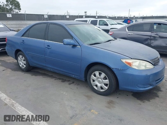2004 Toyota Camry LE z VIN 4T1BE32K44U832767, wystawiony jako IAAI lot #42041228 z przebiegiem 185 778 mil mil oraz . Historia ofert i sprzedaży dostępna na DreamBid. Obrazek 1.
