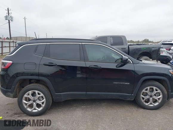 2025 Jeep Compass Latitude with VIN 3C4NJDBN1ST518028, listed as a IAAI auction lot 41096283 with 1,402 mi miles and . Bid and sale history available at DreamBid. Image 13.