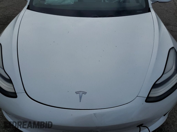 2019 Tesla Model 3 Mid Range z VIN 5YJ3E1EAXKF429382, wystawiony jako Copart lot #56172625 z przebiegiem Nie podano mil oraz Szkoda całkowita • Salvage title. Historia ofert i sprzedaży dostępna na DreamBid. Obrazek 11.