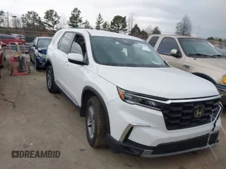 2025 Honda Pilot EX-L z VIN 5FNYG2H43SB006607, wystawiony jako IAAI lot #41684554 z przebiegiem 27 162 mil mil oraz . Historia ofert i sprzedaży dostępna na DreamBid. Obrazek 1.