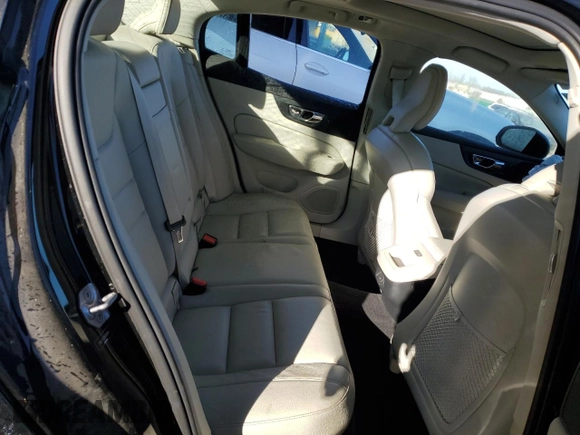 2022 Volvo S60 Momentum with VIN 7JRL12TZ5NG158124, listed as a Copart auction lot 87579885 with 31,035 mi miles and Clean Title. Bid and sale history available at carsss.com. Image 10.