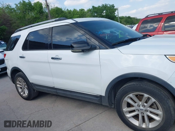 2013 Ford Explorer XLT with VIN 1FM5K7D81DGA33851, listed as a IAAI auction lot 42058840 with 264,577 mi miles. Bid and sale history available at carsss.com. Image 13.