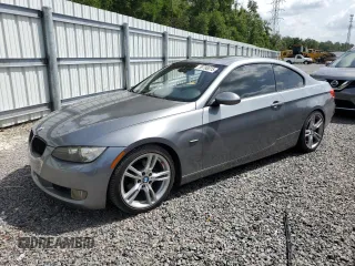 2007 BMW 3 Series 328i z VIN WBAWB33577P130658, wystawiony jako Copart lot #59798015 z przebiegiem 135 573 mil mil oraz Szkoda całkowita • Salvage title. Historia ofert i sprzedaży dostępna na DreamBid. Obrazek 1.