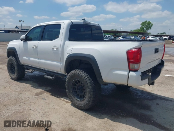 2017 Toyota Tacoma SR5 z VIN 5TFCZ5AN9HX070030, wystawiony jako IAAI lot #42212141 z przebiegiem 92 291 mil mil oraz . Historia ofert i sprzedaży dostępna na DreamBid. Obrazek 3.