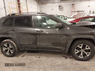 2014 Jeep Cherokee Trailhawk with VIN 1C4PJMBS2EW231813, listed as a IAAI auction lot 41664287 with 128,893 mi miles. Bid and sale history available at carsss.com. Image 13.