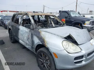 2005 Porsche Cayenne S z VIN WP1AB29P55LA60953, wystawiony jako IAAI lot #41678718 z przebiegiem Nie podano mil oraz . Historia ofert i sprzedaży dostępna na DreamBid. Obrazek 6.