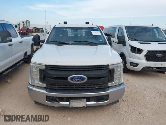 2018 Ford F-350 XL z VIN 1FT7W3AT6JEC70670, wystawiony jako IAAI lot #42365675 z przebiegiem 208 795 mil mil oraz . Historia ofert i sprzedaży dostępna na DreamBid. Obrazek 12.