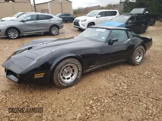 1980 Chevrolet Corvette z VIN 1Z878AS406436, wystawiony jako Copart lot #81447654 z przebiegiem 75 853 mil mil oraz Czysty tytuł • Clean title. Historia ofert i sprzedaży dostępna na DreamBid. Obrazek 1.