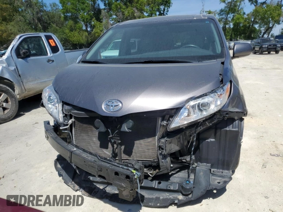 2017 Toyota Sienna XLE Auto Access Seat with VIN 5TDYZ3DC4HS774775, listed as a Copart auction lot 50581175 with 70,859 mi miles and Salvage Title. Bid and sale history available at carsss.com. Image 5.