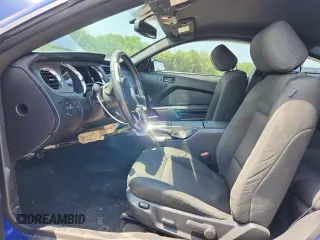 2014 Ford Mustang V6 z VIN 1ZVBP8AM2E5297686, wystawiony jako Copart lot #60561645 z przebiegiem 161 604 mil mil oraz Szkoda całkowita • Salvage title. Historia ofert i sprzedaży dostępna na DreamBid. Obrazek 7.