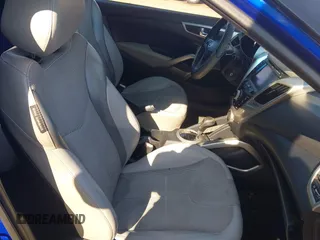 2012 Hyundai Veloster w/Black Int z VIN KMHTC6AD9CU046041, wystawiony jako IAAI lot #41772806 z przebiegiem 110 098 mil mil oraz . Historia ofert i sprzedaży dostępna na DreamBid. Obrazek 5.