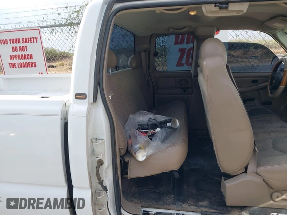 2005 Chevrolet Silverado 1500 Work Truck с VIN 1GCEC19X05Z161325, выставлен на аукционе IAAI как лот 40383750 с пробегом 174 036 миль миль и . История ставок и продаж доступна на DreamBid. Изображение 8.