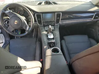 2016 Porsche Panamera 4 z VIN WP0AA2A79GL003481, wystawiony jako Copart lot #35942073 z przebiegiem Nie podano mil oraz . Historia ofert i sprzedaży dostępna na DreamBid. Obrazek 8.