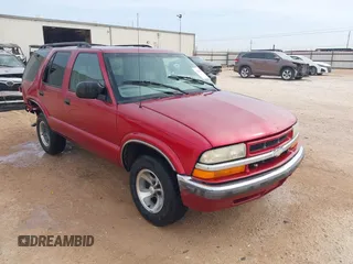 2001 Chevrolet Blazer LT z VIN 1GNCS13W112137572, wystawiony jako IAAI lot #42233556 z przebiegiem 243 319 mil mil oraz . Historia ofert i sprzedaży dostępna na DreamBid. Obrazek 1.
