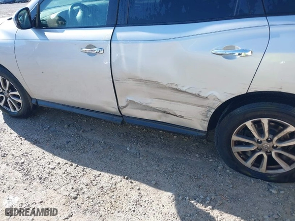 2014 Nissan Pathfinder SV with VIN 5N1AR2MN5EC733089, listed as a IAAI auction lot 42017470 with 159,523 mi miles. Bid and sale history available at carsss.com. Image 6.