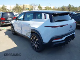 2023 Fisker Ocean Extreme z VIN VCF1EBU22PG009426, wystawiony jako IAAI lot #41963771 z przebiegiem Nie podano mil oraz . Historia ofert i sprzedaży dostępna na DreamBid. Obrazek 6.