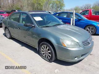 2005 Nissan Altima 2.5 S with VIN 1N4AL11DX5C269251, listed as a IAAI auction lot 41979332 with 236,068 mi miles. Bid and sale history available at carsss.com. Image 1.