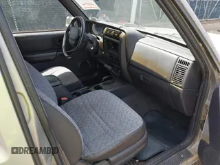2000 Jeep Cherokee z VIN 1J4FF48S5YL138739, wystawiony jako IAAI lot #42109922 z przebiegiem 199 621 mil mil oraz . Historia ofert i sprzedaży dostępna na DreamBid. Obrazek 5.