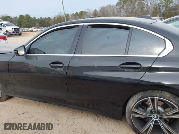 2021 BMW 3 Series 330i z VIN 3MW5R1J0XM8B73341, wystawiony jako IAAI lot #41462711 z przebiegiem Nie podano mil oraz . Historia ofert i sprzedaży dostępna na DreamBid. Obrazek 13.