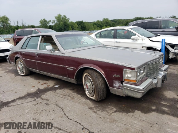 1983 Cadillac Seville z VIN 1G6AS6983DE800569, wystawiony jako Copart lot #62057784 z przebiegiem 50 322 mil mil oraz Czysty tytuł • Clean title. Historia ofert i sprzedaży dostępna na DreamBid. Obrazek 4.