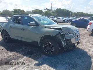 2024 Hyundai Santa Cruz SEL z VIN 5NTJC4DE0RH102716, wystawiony jako IAAI lot #41923499 z przebiegiem 4 737 mil mil oraz . Historia ofert i sprzedaży dostępna na DreamBid. Obrazek 1.