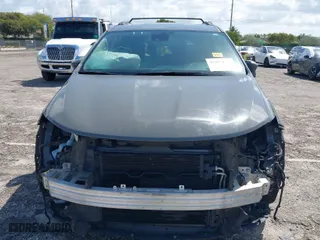 2022 Chrysler Pacifica Touring L with VIN 2C4RC1BG4NR113946, listed as a IAAI auction lot 41884076 with 73,209 mi miles. Bid and sale history available at carsss.com. Image 6.