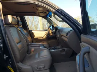 2001 Toyota Sequoia Limited with VIN 5TDBT48A51S020330, listed as a IAAI auction lot 41914917 with 276,826 mi miles. Bid and sale history available at carsss.com. Image 5.