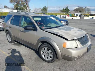 2005 Ford Freestyle SE with VIN 1FMZK01115GA81285, listed as a IAAI auction lot 41702956 with 355,505 mi miles. Bid and sale history available at carsss.com. Image 1.