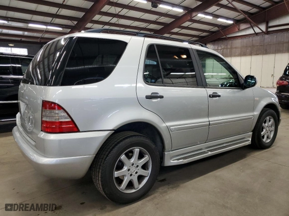 1999 Mercedes-Benz M-Class with VIN 4JGAB72EXXA086000, listed as a Copart auction lot 41435945 with 198,368 mi miles and Clean Title. Bid and sale history available at carsss.com. Image 3.