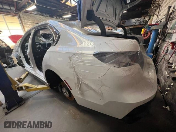 2023 BMW 7 Series 760i xDrive с VIN WBA33EJ02PCN27706, выставлен на аукционе Copart как лот 44884564 с пробегом Не указан миль и . История ставок и продаж доступна на DreamBid. Изображение 3.